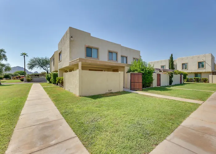 2 Mi To Old Town & Fashion Sq: Townhome W/ Pools Holiday home Scottsdale