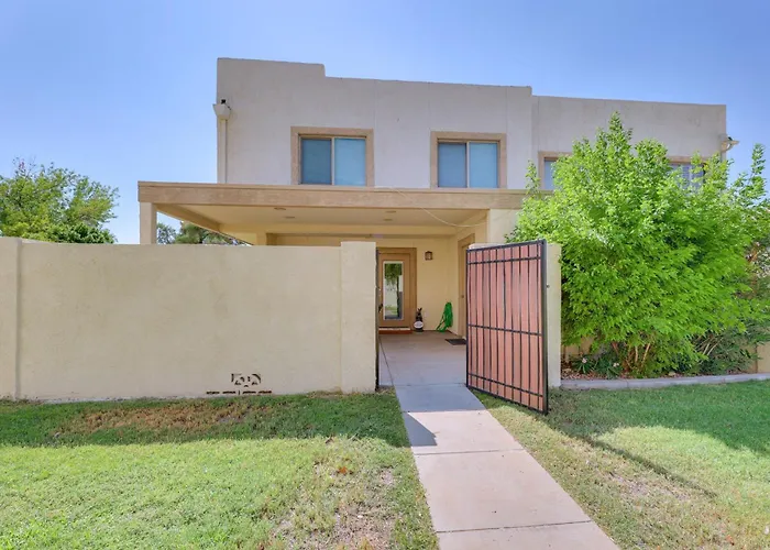 2 Mi To Old Town & Fashion Sq: Townhome W/ Pools Holiday home Scottsdale