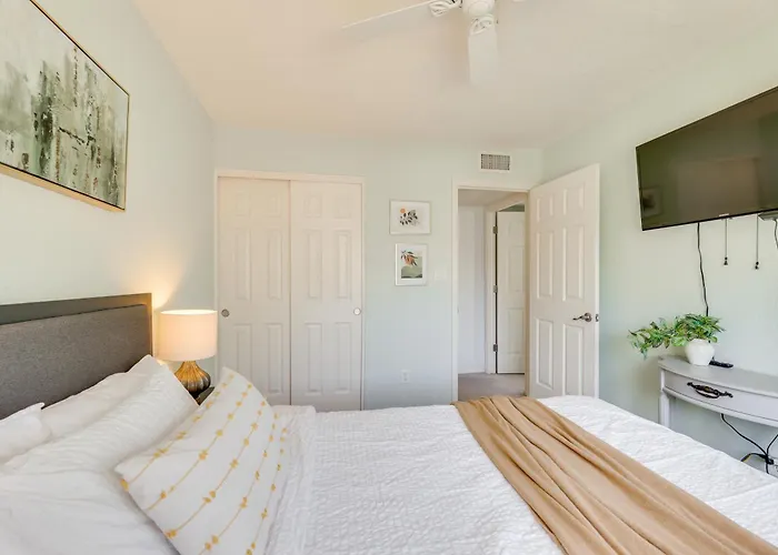 2 Mi To Old Town & Fashion Sq: Townhome W/ Pools Holiday home