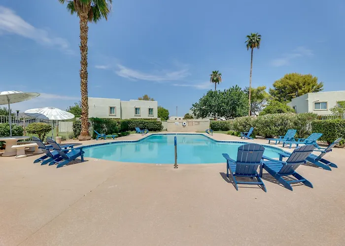 Holiday home 2 Mi To Old Town & Fashion Sq: Townhome W/ Pools
