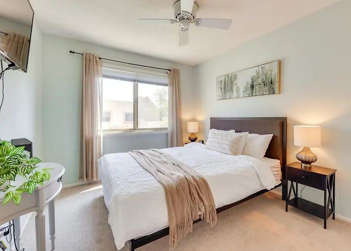 2 Mi To Old Town & Fashion Sq: Townhome W/ Pools *