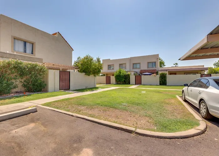 Holiday home 2 Mi To Old Town & Fashion Sq: Townhome W/ Pools *