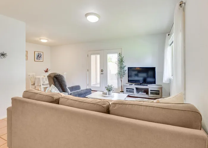 2 Mi To Old Town & Fashion Sq: Townhome W/ Pools *