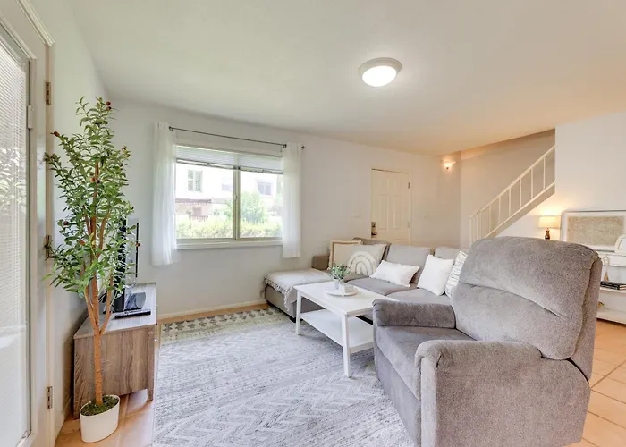 2 Mi To Old Town & Fashion Sq: Townhome W/ Pools