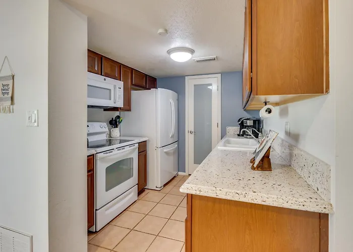 Holiday home 2 Mi To Old Town & Fashion Sq: Townhome W/ Pools